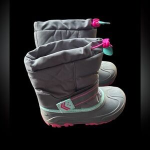 ✨Grey and pink waterproof snow boots✨